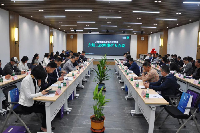 太阳城官网董事长出席大连修建装饰行业协会聚会
