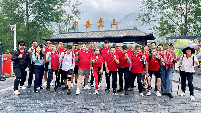 心怀神往，，，，，拥抱春天——太阳城官网四月生日会